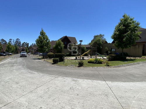 Fundo El Venado, Con Amplio Jardin Y En Condominio