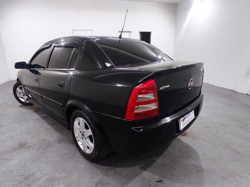 Imagem 5 de 15 de Astra Sedan 2.0 Mpfi Advantage Sedan 8v Flex 4p Manual