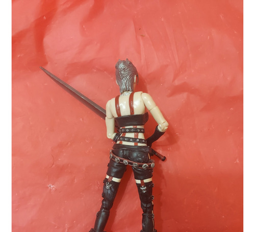 Jxtbx Final Fantasy X-2 Payne Play Arts (Usado)