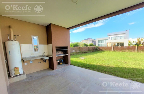 Imagen 12 de 30 de Casa En Venta De 5 Ambientes Con Parque Y Cochera En Fincas De Hudson
