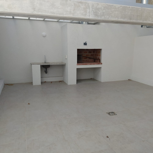 Imagen 1 de 14 de Venta Apartamento 1 Dormitorio Con Patio. Parrillero, Centro
