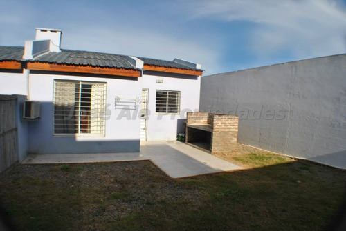 Imagen 6 de 11 de En Venta Casa De Dos Dormitorios Colonia Del Sacramento