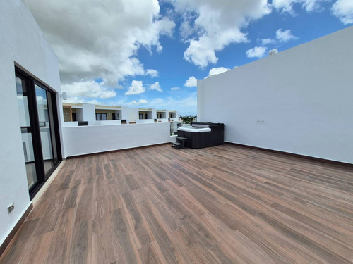 Apartamento Penthouse En Alquiler En Vistaca, Punta Cana, 2h
