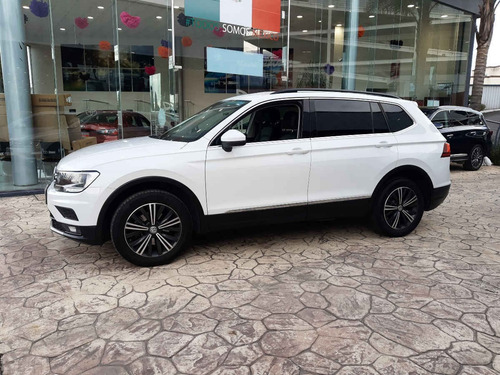 Imagen 2 de 15 de Volkswagen Tiguan 2019 5p Confortline L4/1.4/t Aut Piel