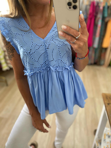 Blusa Con Broderie Escote V Músculosa Volado The Big Shop