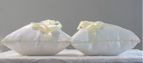 Imagen 3 de 5 de Juego Par Cojines Decorados Boda Arrodillarse Tania Hadas