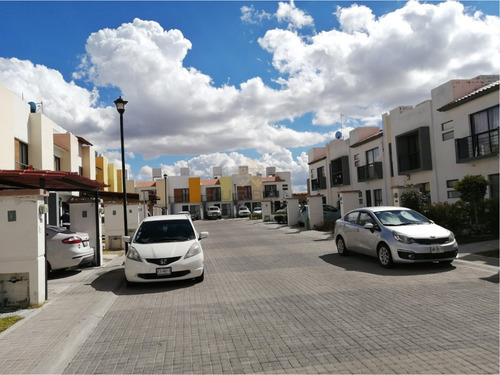 Imagen 7 de 28 de Hurban Renta Casa, Recién Pintada, De Dos Plantas Al Sur En