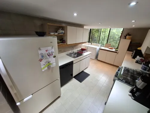 Apartamento En Venta Ubicado En El Poblado Sector Loma De Los Gonzalez (26528).
