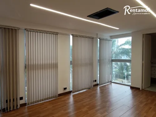Oficina En Arriendo En El Poblado. Cod A11642