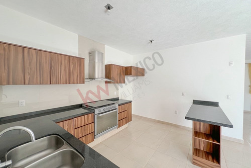 Casa En Venta Con Terreno Excedente En Un Residencial Muy Tranquilo Y Seguro En La Zona Norte De ...