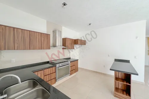 Casa En Venta Con Terreno Excedente En Un Residencial Muy Tranquilo Y Seguro En La Zona Norte De ...