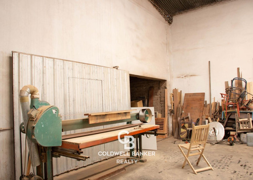 Galpón En Cerrillos De 200 M2, Más 6 Estufas Y 1 Departamento De 2 Dormitorios.