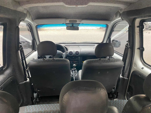 Imagen 9 de 16 de Renault Kangoo 2016 1.6 Furgon Ph3 Confort 5as Lc