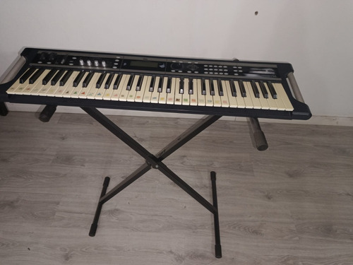 Teclado Korg X50