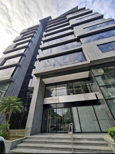  En Venta De Oficina En La Exclusiva Torre Centro A1, Urb. Carabobo/valencia/bc