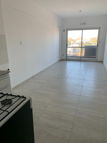 Imagen 2 de 12 de Monoambiente Al Frente Con Balcon. A Estrenar!!