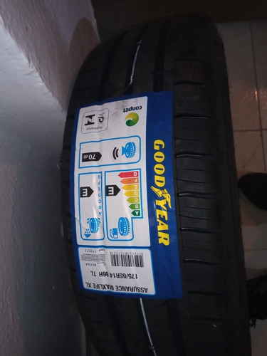 Imagen 1 de 7 de 2 Neumaticos Con Llanta De Chapa Nuevos!!!