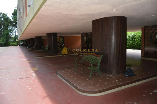 Apartamento En Barrio Cantegril Cerca De Colegios Y Universidad. Consulte !!!!- Ref: 3122