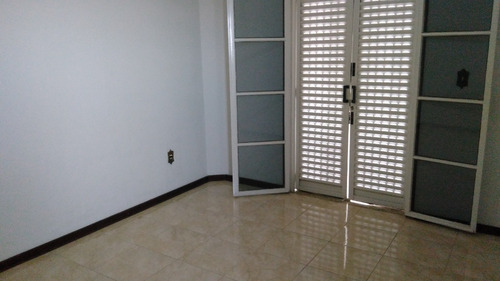 Ponto Comercial Com Residência Na Avenida Leonardo Villas Boas Próximo A Unifac