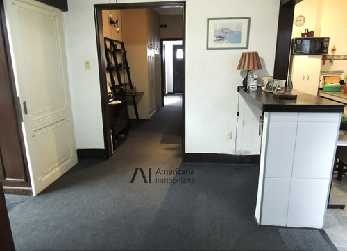 Imagen 6 de 14 de Venta Casa En Pocitos. Fondo Con Parrillero Garage, Terraza Al Frente.