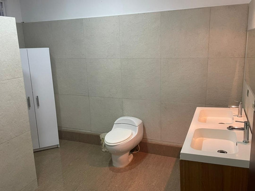 Imagen 22 de 26 de Fernando Perez Vende Bello Apartamento En La Urb El Parral Res Castellana