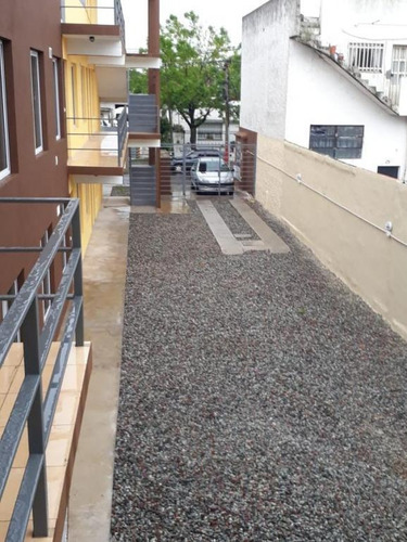 Imagen 2 de 9 de Departamento - Moron