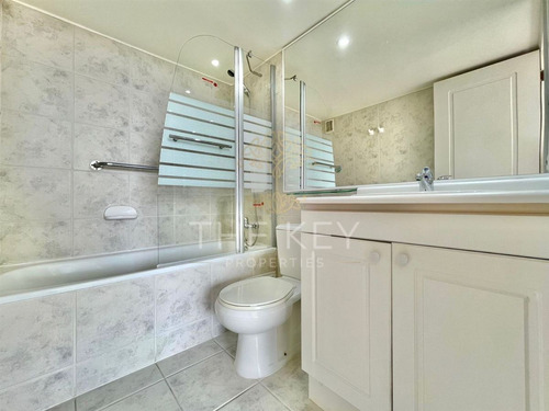Departamento En Venta De 3 Dormitorios - Colón, Las Condes
