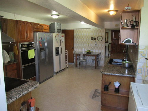 Se Vende Apartamento En Lomas De Prados Del Este Mls #24-28890