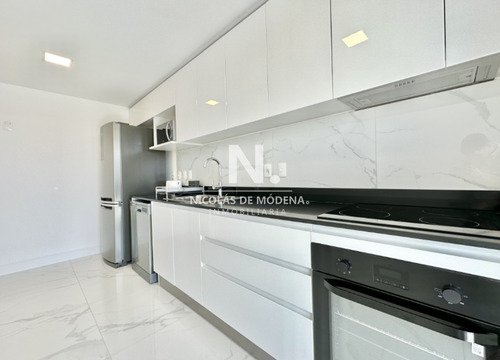 Apartamento En Mansa - Punta Del Este En Venta De 2 Dormitorios.