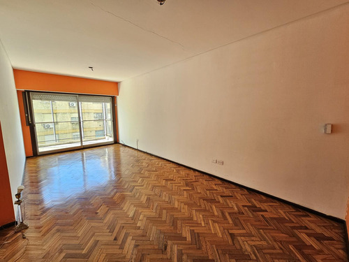 Departamento De 4 Ambientes Con Cochera Descubierta En Venta! Apto Crédito!