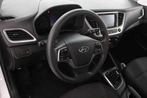 Imagen 9 de 14 de Hyundai Accent 2018 4 Cilindros