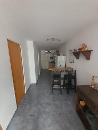 Casa Con Departamento, Galpon Y Cocheras, 6 Ambientes En Venta