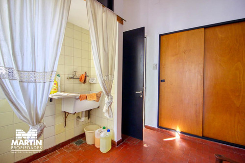 Casa Ph En Venta En Olivos 3 Ambientes, Con Cochera, Jardín Y Galpón. 170 M2 Cub.