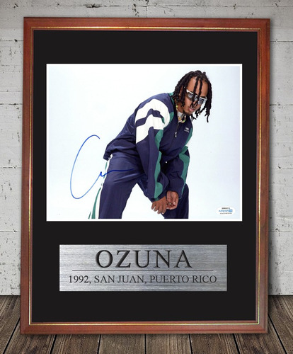 Ozuna Foto Firmada En Cuadro Conmemorativo