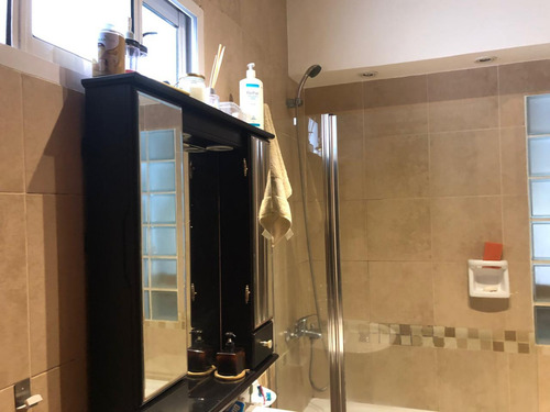 Casa 4 Amb Sobre Lote De 10.50 X 18.60 Con Muy Lindo Fondo Libre !!! Terraza Y 2 Baños ! Visitela...