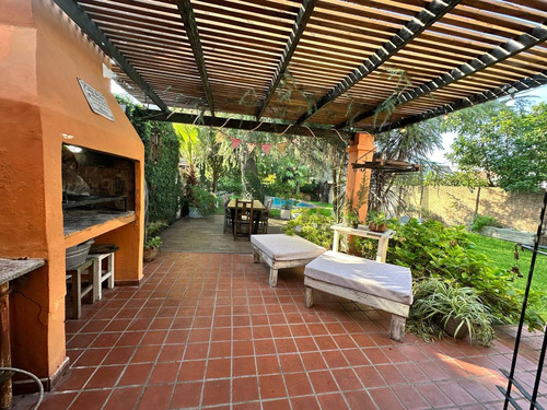 Venta Casa Chalet Castelar 4 Ambientes Acepta Permuta