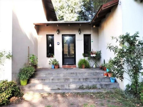 Casa En Venta - 3 Dormitorios 2 Baños - 3.108mts2 - Tandil