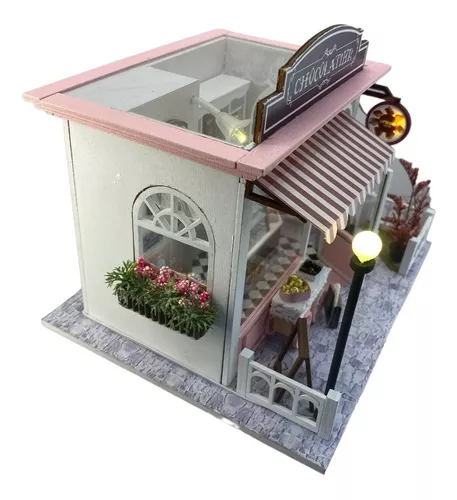 Casa De Boneca Loja Chocolate Com Luz Cx Música Doll House - R$ 420