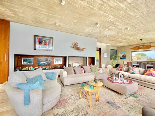 Gran Y Sólida Casa En Venta Con Privilegiada Vista, Zapallar