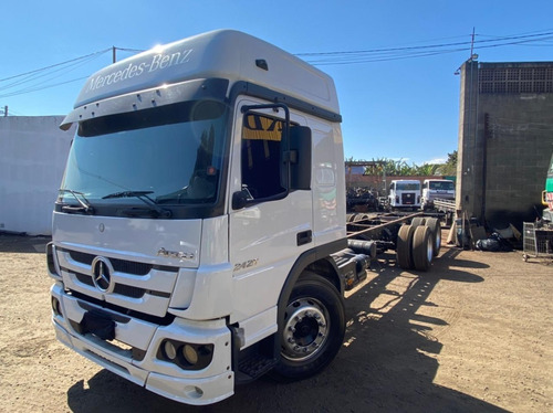 Imagem 3 de 8 de Mb 2426 6x2 Truck Cabine Estendida