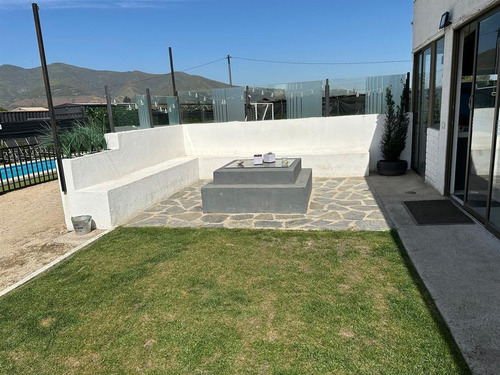 Hermosa Parcela Con 2 Casas En Venta De 5d 3b En Quillota