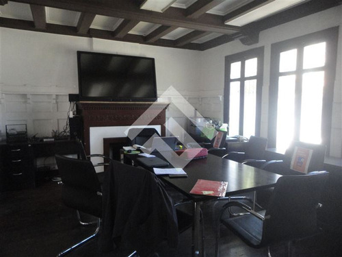 Casa En Venta De 4 Dorm. En Ñuñoa