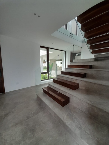 Puembo Vendo Hermosa Casa Por Estrenar 3 Dormitorios Jardín