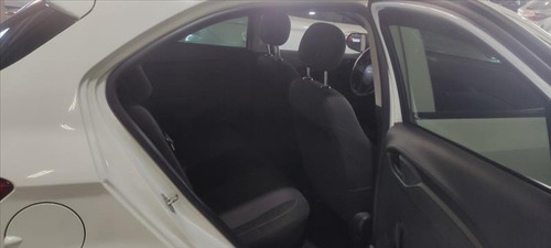 Imagem 8 de 10 de Chevrolet Onix Onix 1.0 Mpfi Joy 8v Flex 4p Manual