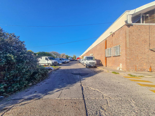 Deposito En Alquiler De 1224 M2 Dentro De Predio Cerrado, Excelente Ubicacion En Olivos A Pasos De Au. Panamericana