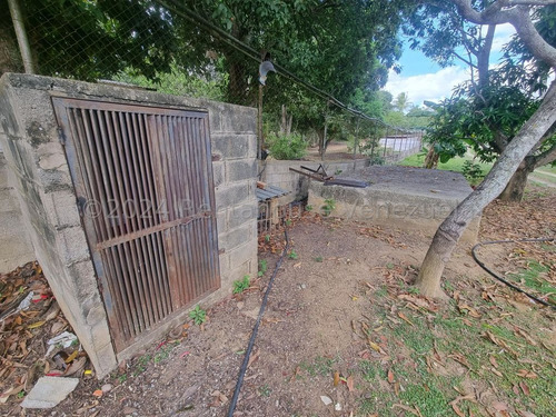 Carlos Colmenarez Vende Granja Amoblada Con Casa Principal De 4hab,3bñ,estacionamiento Multiple,casa De Encargado,deposito,a/a Entodas Las Hab,cocinas Dentro Y Fuera Con Parrillera A Gas Corrales,gall