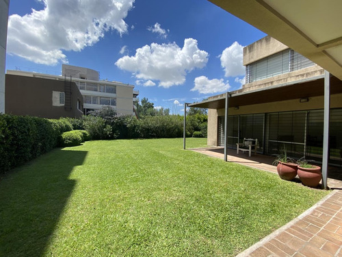 Casa De 3 Dormitorios En Venta Con Parrillero -aldea Fisherton