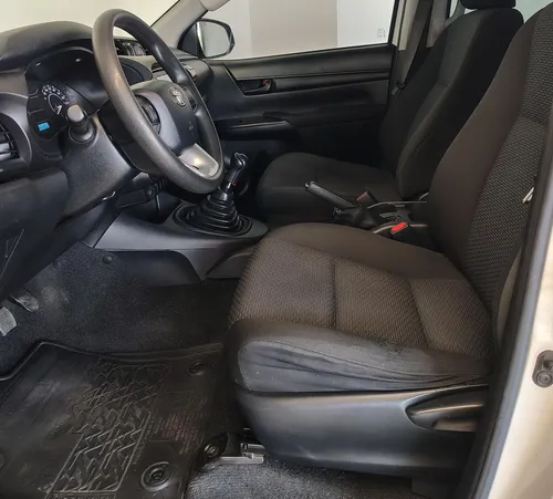 Toyota Hilux 2.7 SR Doble Cabina Mt
