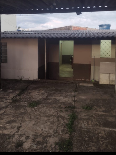 Casa Com 3 Quartos + Loja + Estacionamento