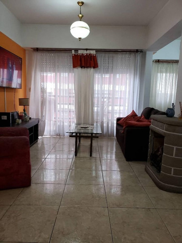 Imagen 2 de 5 de Venta De Departamento De 4 Ambientes En Sarandi
